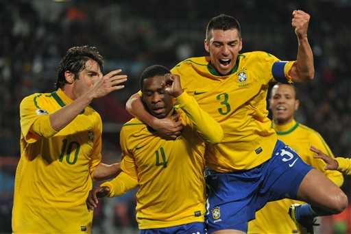 Agora, Brasil encara a Holanda em jogo valendo uma vaga nas semifinais (Foto: Robert Schimidt / AFP / CP)