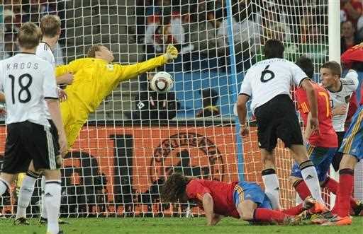No segundo tempo, Puyol estufa as redes da Alemanha