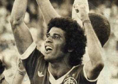 Valdomiro quer mais um gol de Giuliano / Foto: CP Memória