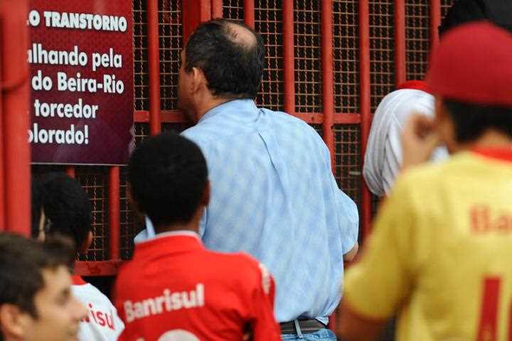 Torcedores ficaram frustrados e reclamaram da postura de Falcão | Foto: Cristiano Estrela